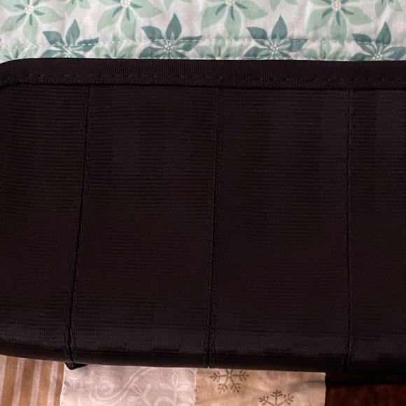 Harveys Seatbelt Bow Clutch Wallet - Picture 2 of 4